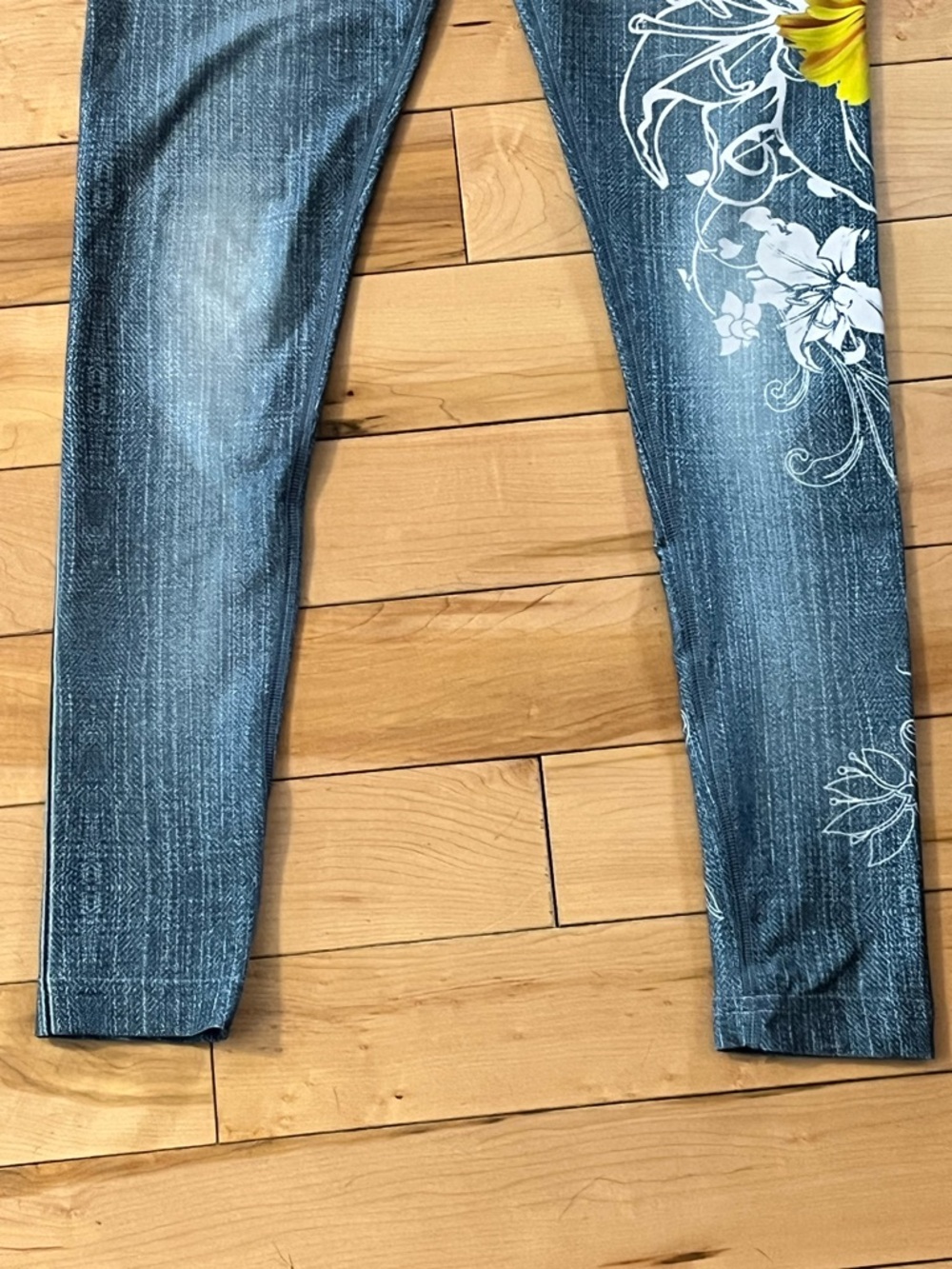 INKnBURN INB Denim Blue Wildflower Tights Pink Yellow Floral Print size four (4) - Picture 3 of 11